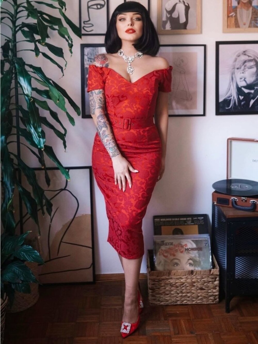 British Retro Rhondas Revenge Dress Size 6 Glam Floral Jacquard Pinup Hourglass